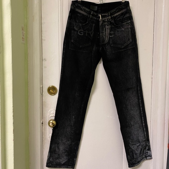 Givenchy - Picture 3 of 15